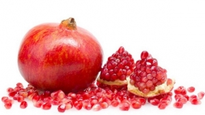 Pomegranate-extracts-skin-health-glowing-skin